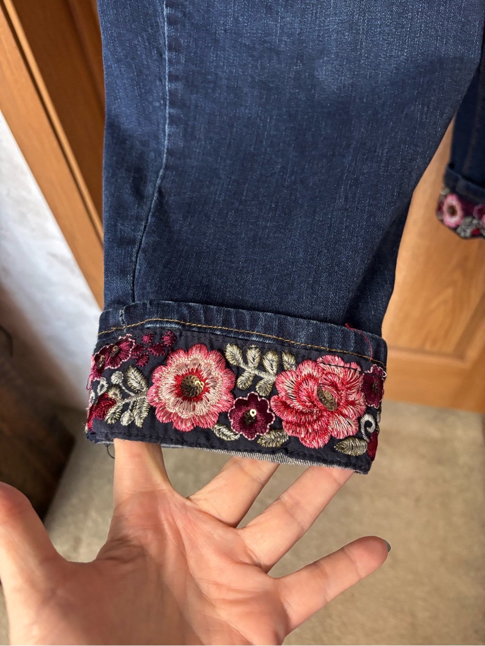 EMBROIDERED DENIM CAPRIS - Picture 2 of 4